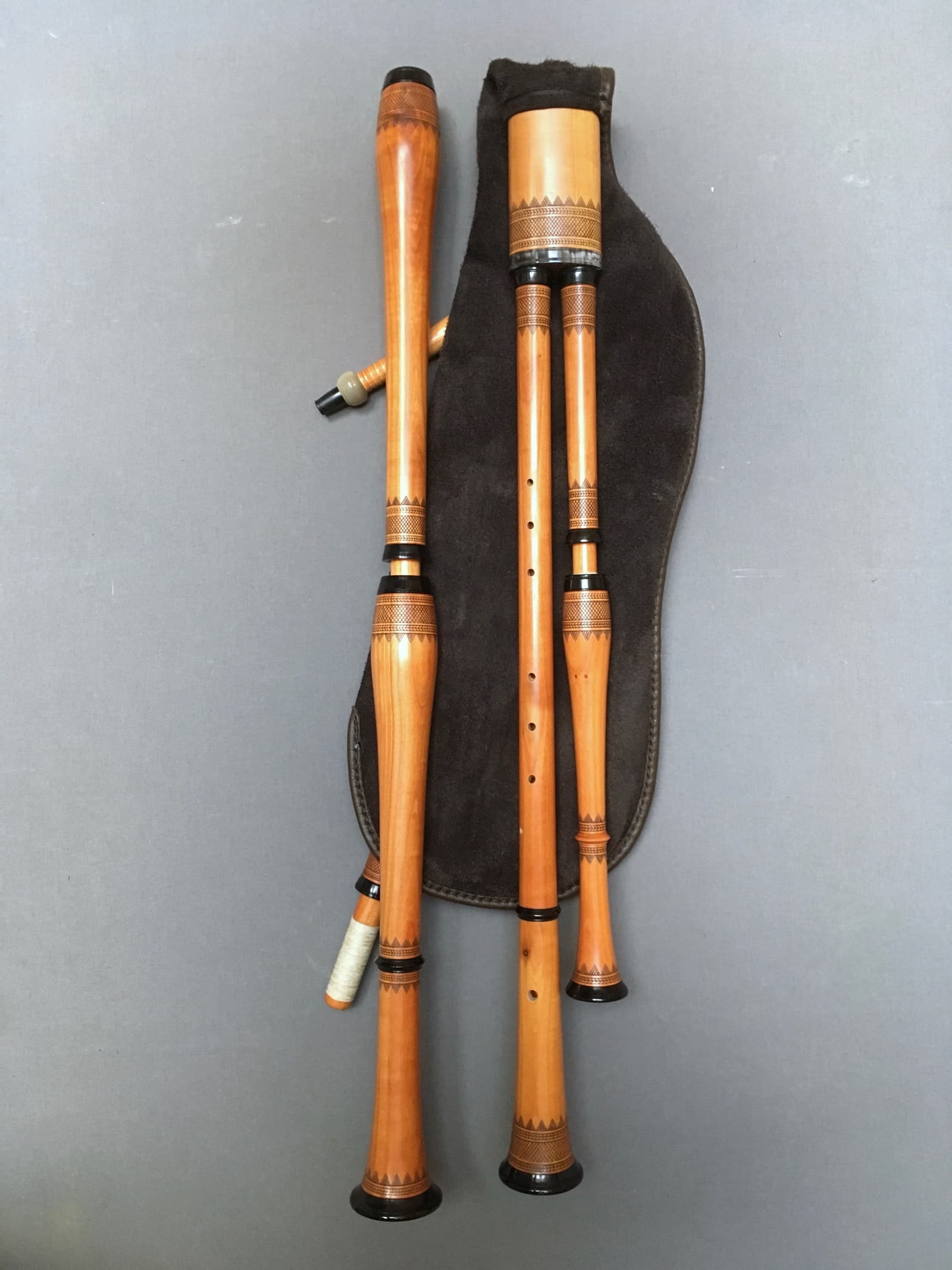 Cornemuse 26 pouces en cerisier